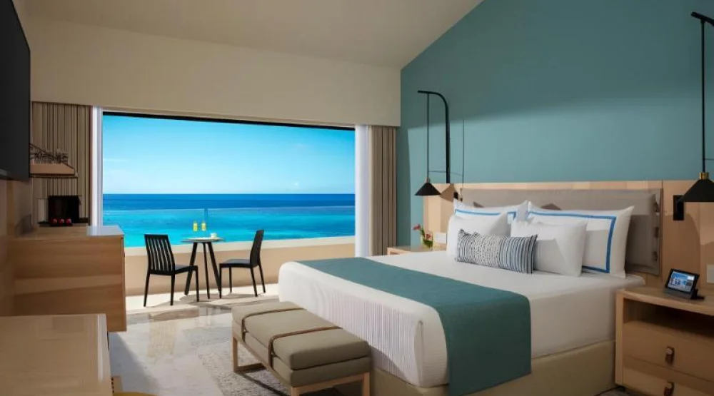 Preferred Club Master Suite Ocean Front with Hot Tub (mskpo) at Dreams Aventuras Resort & Spa