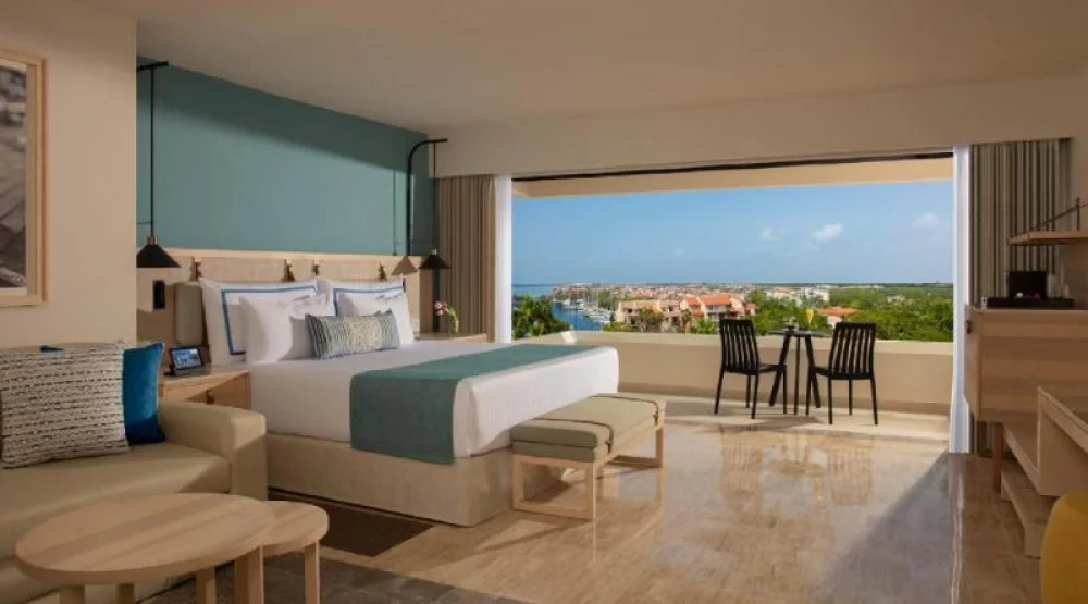 Preferred Club Ocean Front View King at Dreams Aventuras Resort & Spa