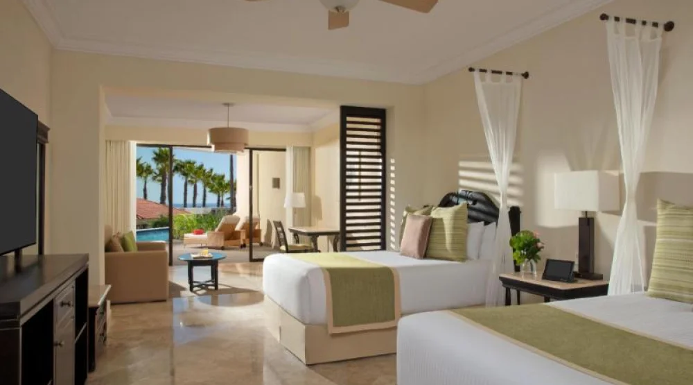Preferred Club Junior Suite Ocean Front Swim Out Double at Dreams Los Cabos Suites Golf Resort & Spa