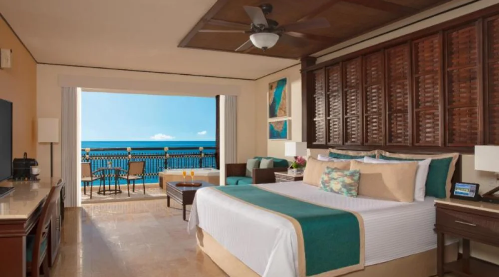Preferred Club Ocean Front Honeymoon Suite King Bed - All Inclusive at Dreams Riviera Cancun Resort & Spa