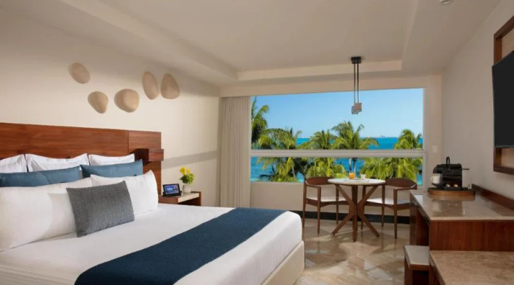 Deluxe King at Dreams Sands Cancun Resort & Spa