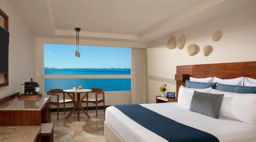 Preferred Club Premium King Ocean Front at Dreams Sands Cancun Resort & Spa