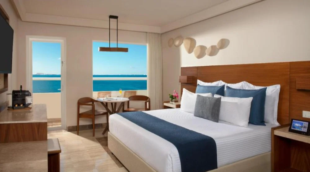 Preferred Club Premium King Balcony Ocean Front at Dreams Sands Cancun Resort & Spa
