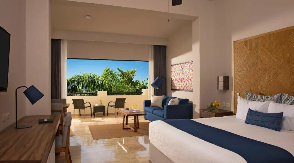 Deluxe Junior Suite at Dreams Sapphire Resort & Spa