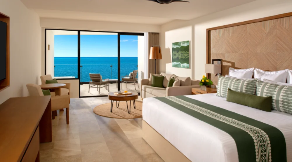 Preferred Club Indigo Junior Suite Ocean Front King at Dreams Sapphire Resort & Spa