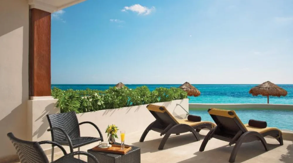 Preferred Club Junior Suite Beach Front Swim Out Double - All Inclusive at Dreams Sapphire Resort & Spa