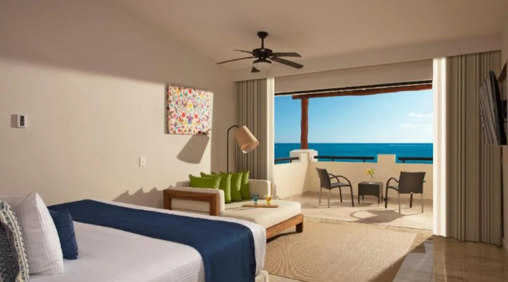 Preferred Club Master Suite Ocean Front King - All Inclusive at Dreams Sapphire Resort & Spa