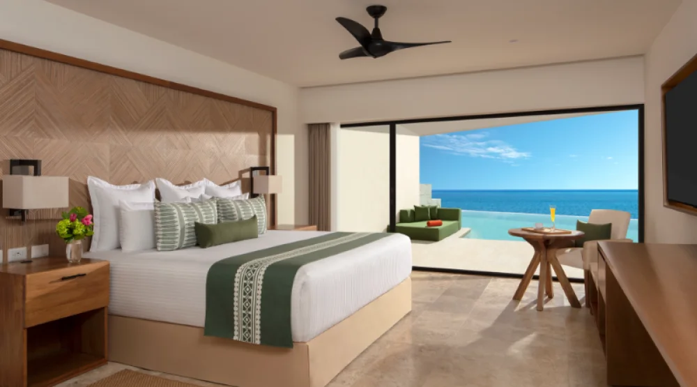 Preferred Club Indigo Master Suite Ocean Front Swim Out at Dreams Sapphire Resort & Spa