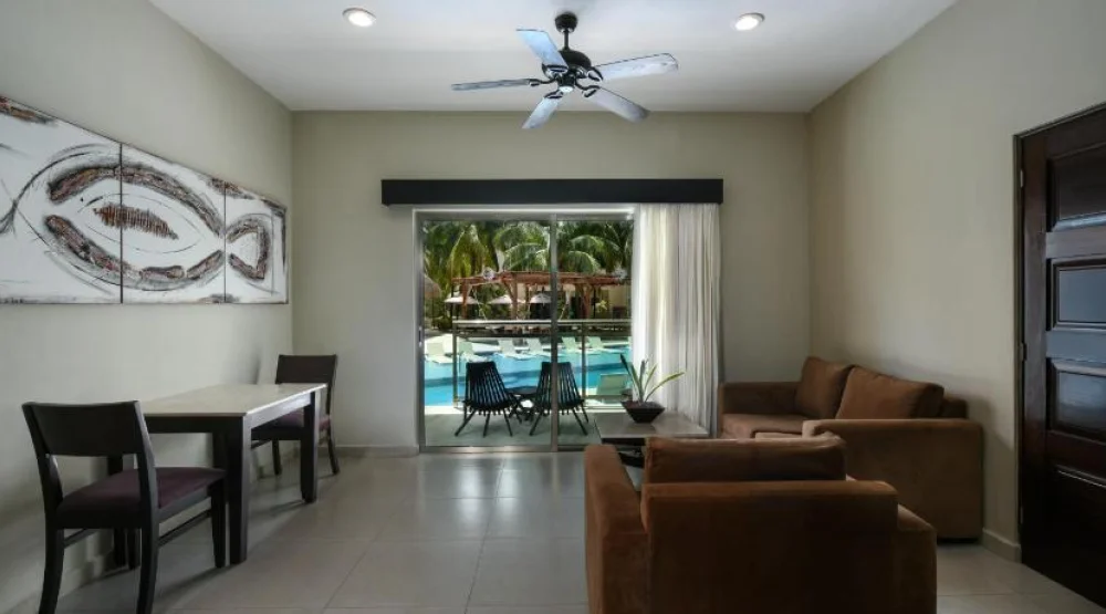 Swim Up Suite at El Dorado Maroma