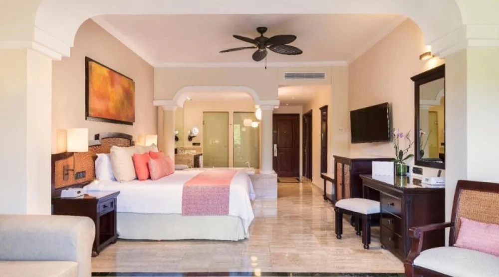 Junior Suite Garden View at Grand Palladium White Sand Resort & Spa