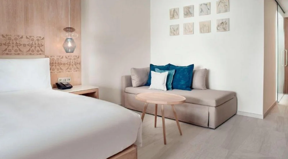 Premium Ocean View, Deluxe Guest Room, One King, Balcony at JW Marriott Cancun Resort & Spa