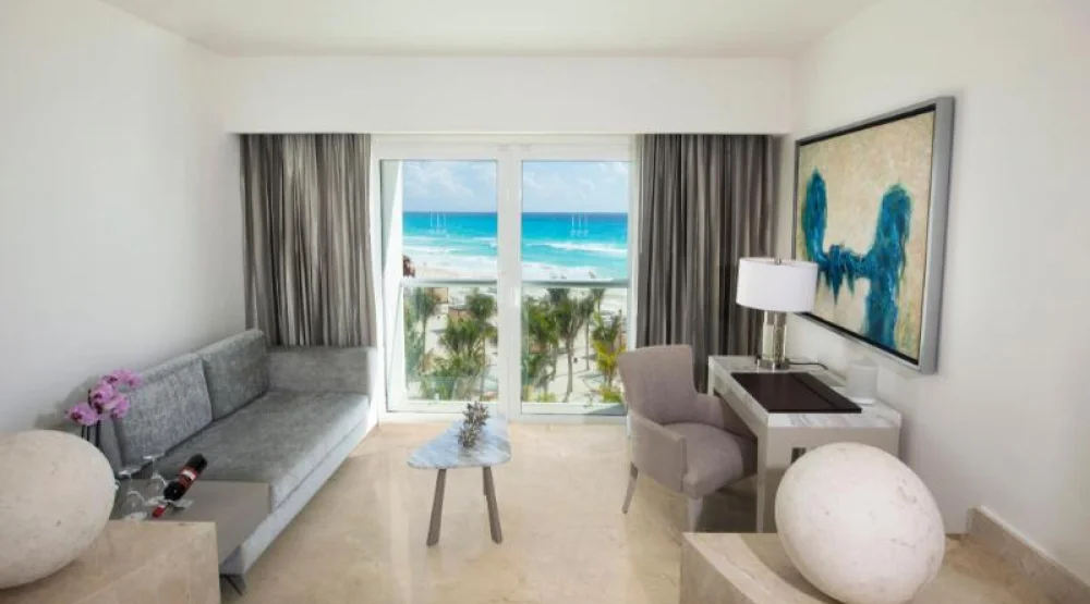 Royale Junior Suite Ocean View - King Size Bed at Le Blanc Spa Resort