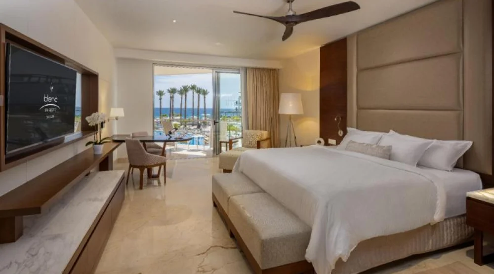 Royal Deluxe at Le Blanc Spa Resort Los Cabos