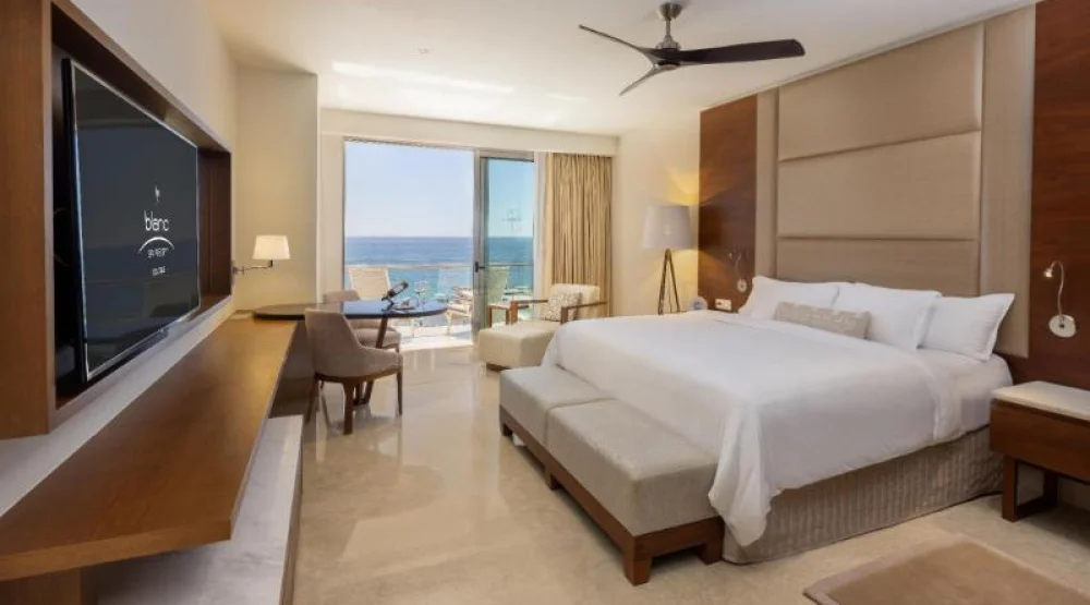 Royale Honeymoon Ocean View King Size Bed at Le Blanc Spa Resort Los Cabos