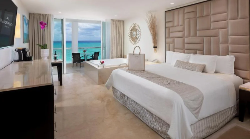 Superior Deluxe Honeymoon Suite Ocean View - King Size Bed at Playacar Palace