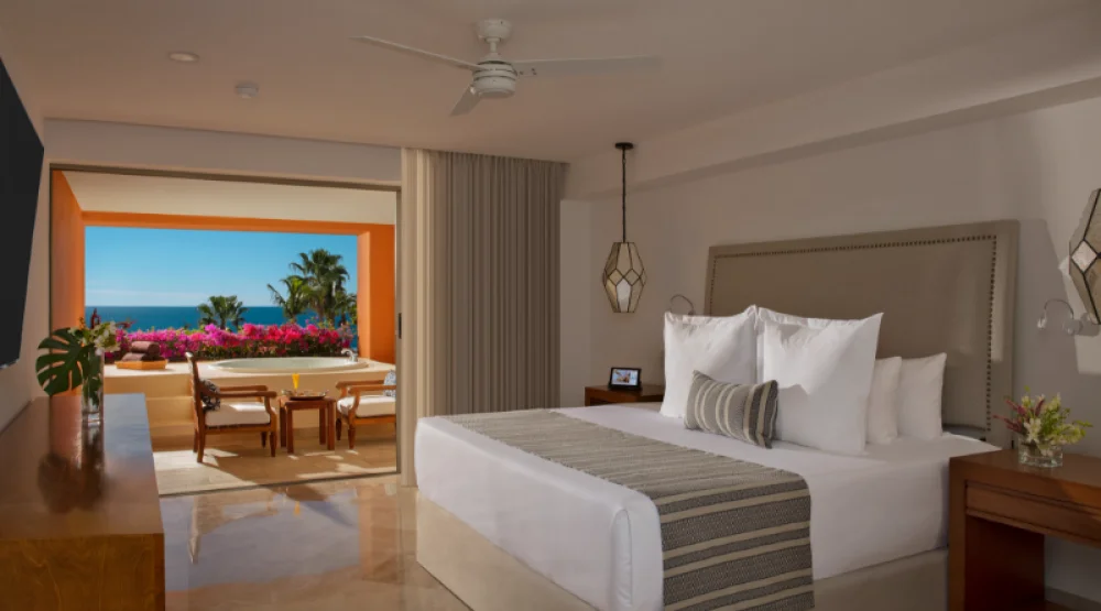 Deluxe Ocean View Room with Hot Tub and King Bed at Zoetry Casa del Mar Los Cabos
