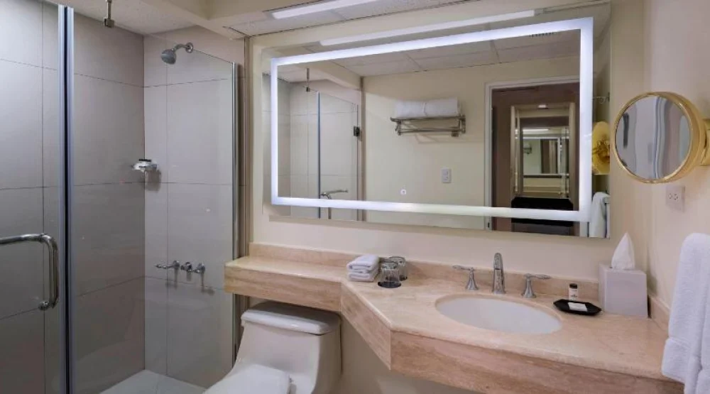 Sheraton Club Single, Club Level, Guest Room, One King at Sheraton Presidente San Salvador Hotel