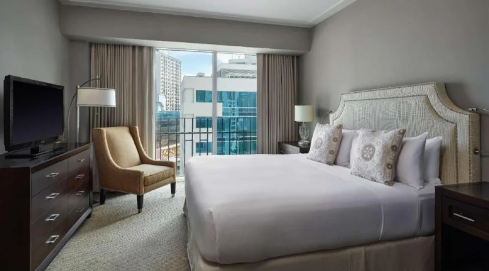 Tower Premier, One King Bed, One Bedroom Master Suite, Kitchen, Non-smoking at Bristol Panama