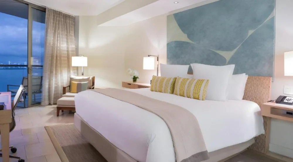 Concierge Level, Guest Room, One King, Partial Ocean View at JW Marriott Panama