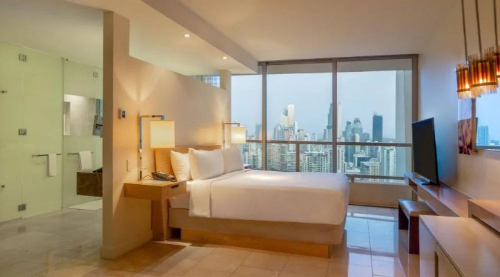 Curve, Suite, One King, Partial Ocean View at JW Marriott Panama