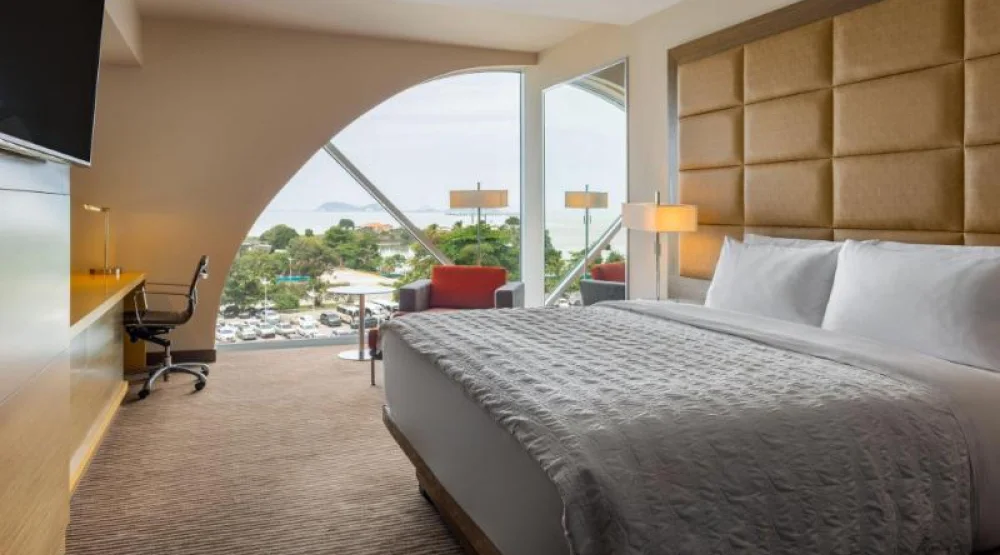 Deluxe Guest Room, One King at Le Meridien Panama
