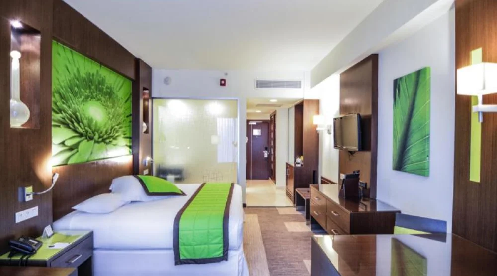 Deluxe King Room at Riu Plaza Panama