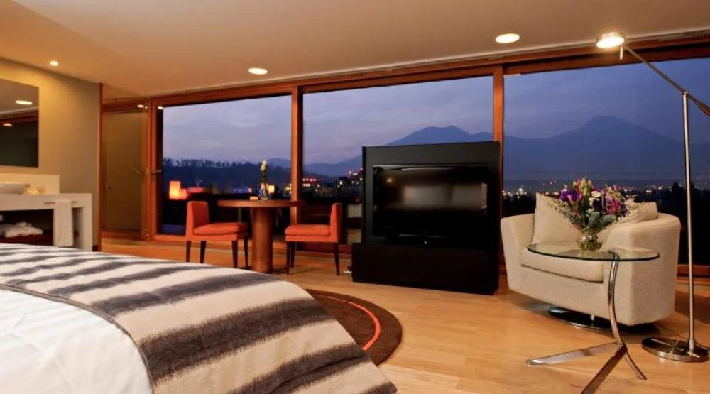 Suite with Hot Tub at NOI Vitacura