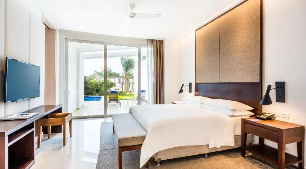 Preferred Club Master Suite Swim-out at Dreams Karibana Cartagena Golf & Spa Resort