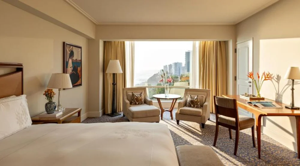 Deluxe Junior Suite Club with Ocean View at Miraflores Park A Belmond