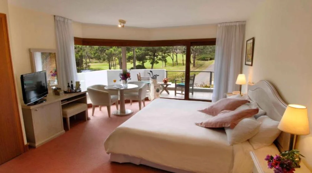 Superior Queen Room at Hotel Del Lago Golf & Art Resort