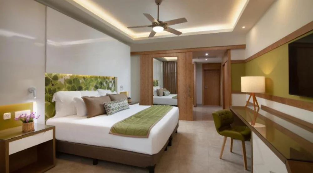 Preferred Club Junior Suite Ocean View King at Dreams Onyx Resort & Spa