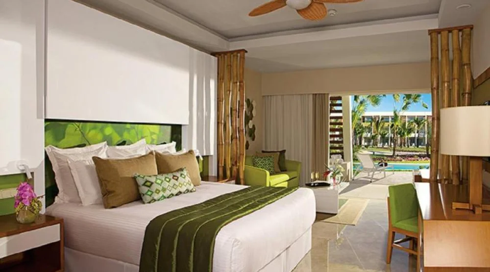Preferred Club Junior Suite Swim Out King at Dreams Onyx Resort & Spa