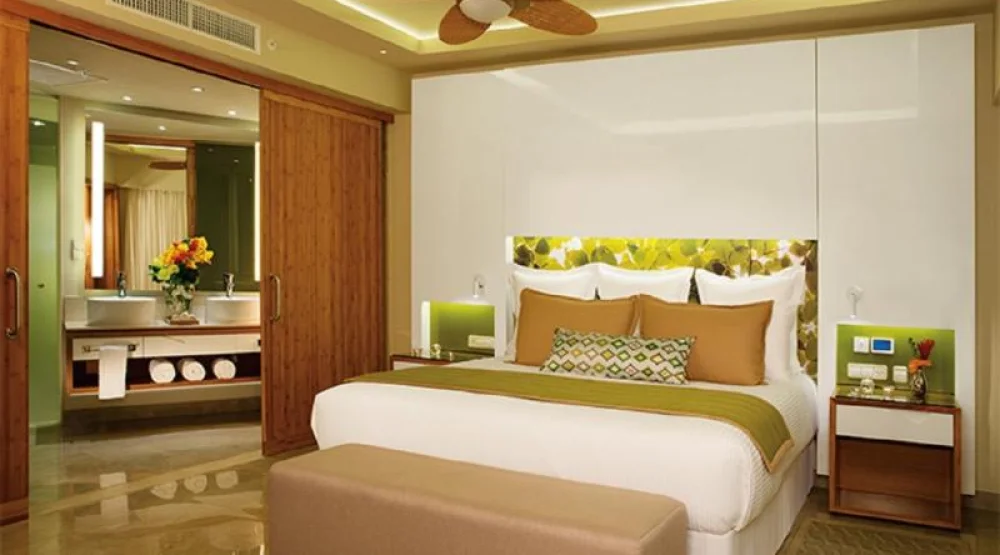 Preferred Club Master Suite Ocean Front at Dreams Onyx Resort & Spa