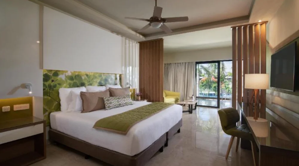 Premium Junior Suite Pool View King Bed at Dreams Onyx Resort & Spa