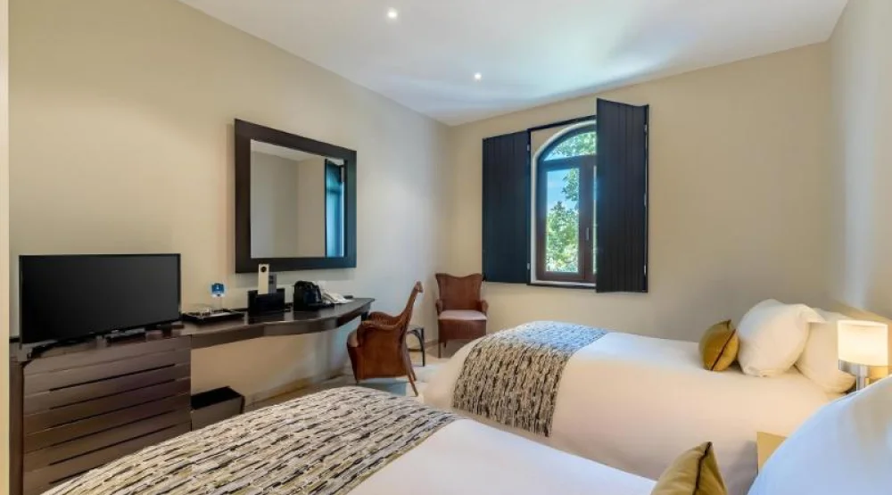 Contemporary Twin Room at Hodelpa Nicolas de Ovando