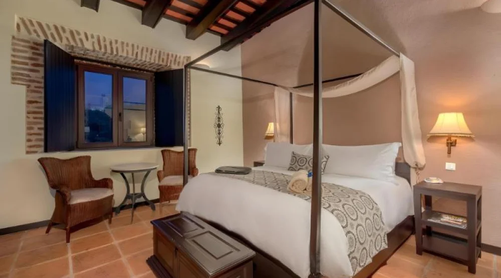 Colonial Imperial Room at Hodelpa Nicolas de Ovando