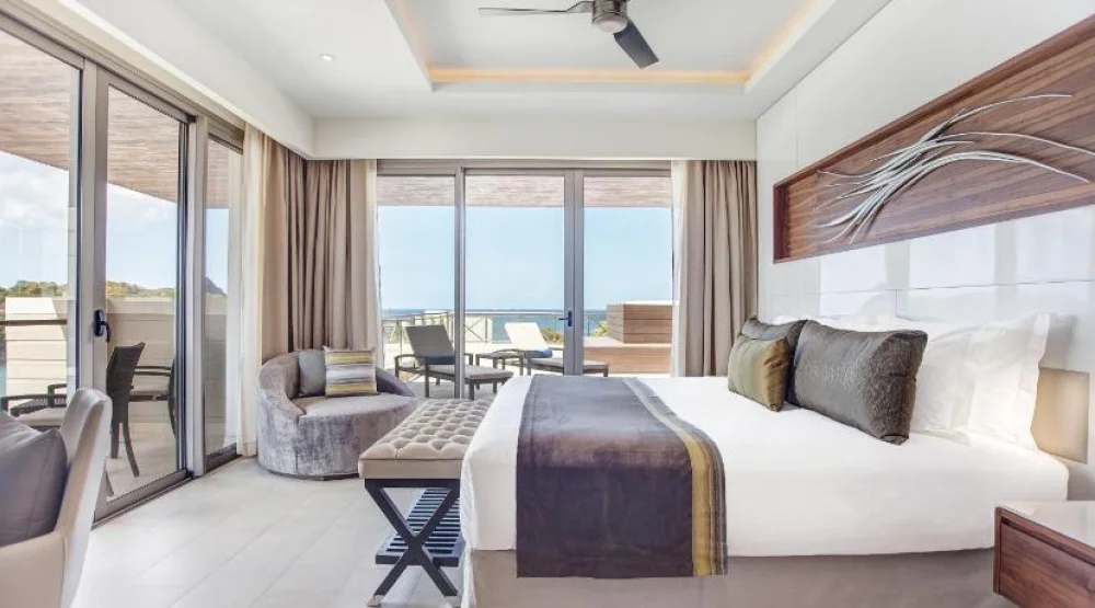 Luxury Penthouse One Bedroom Suite Ocean View Terrace Jacuzi Diamond Club at Hideaway At Royalton Negril