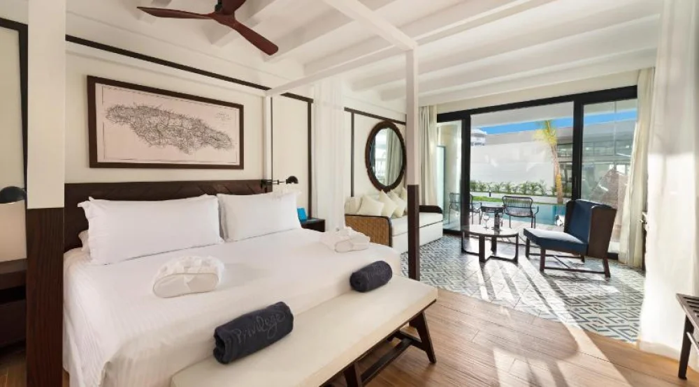 Privilege Swim-up Junior Suite at Ocean Coral Spring