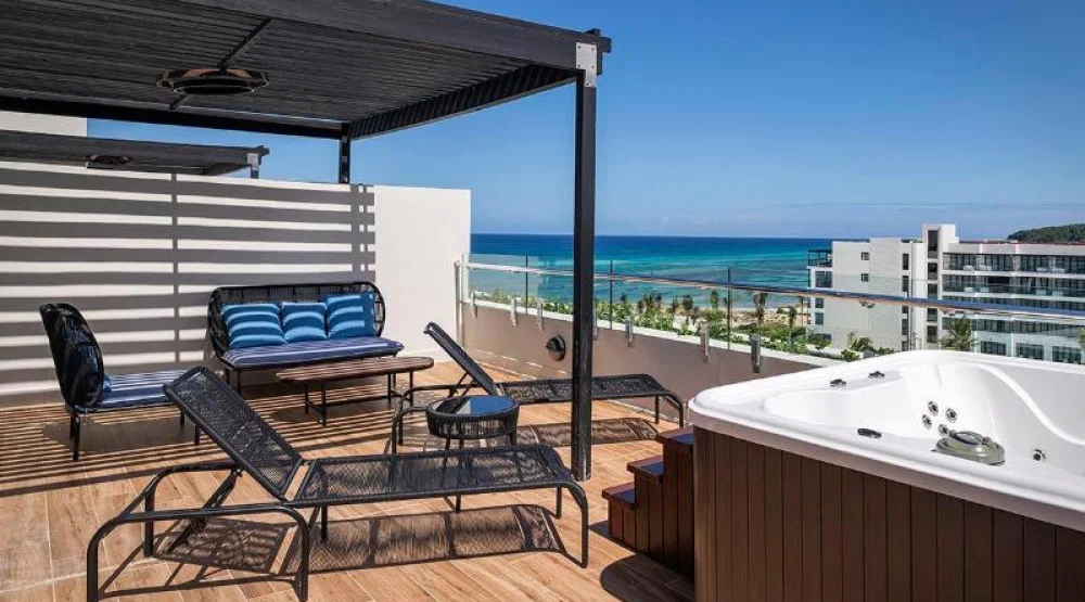 Rooftop Privilege Junior Suite at Ocean Eden Bay