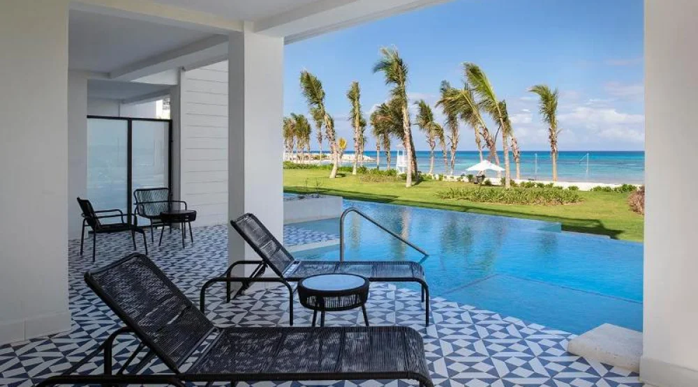 Privilege Swim-up Master Suite at Ocean Eden Bay