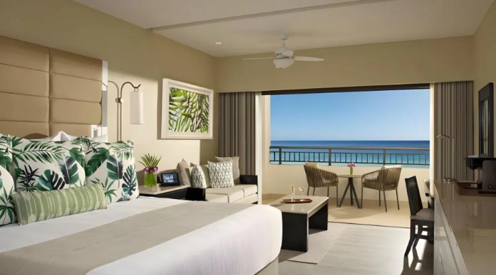 Preferred Club Master Suite Ocean Front at Secrets Wild Orchid