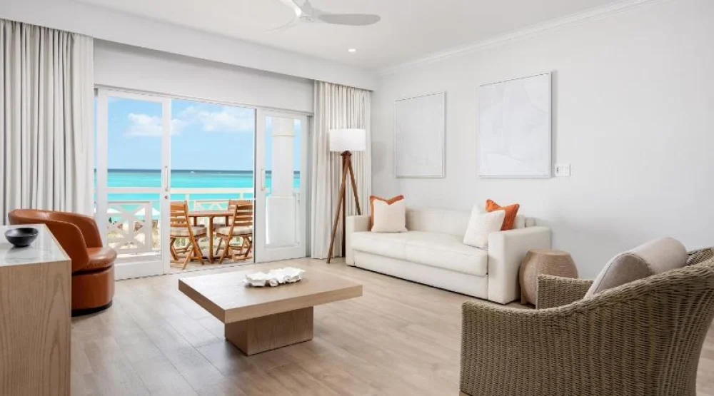 Deluxe One Bedroom Oceanfront Suite at Alexandra Resort