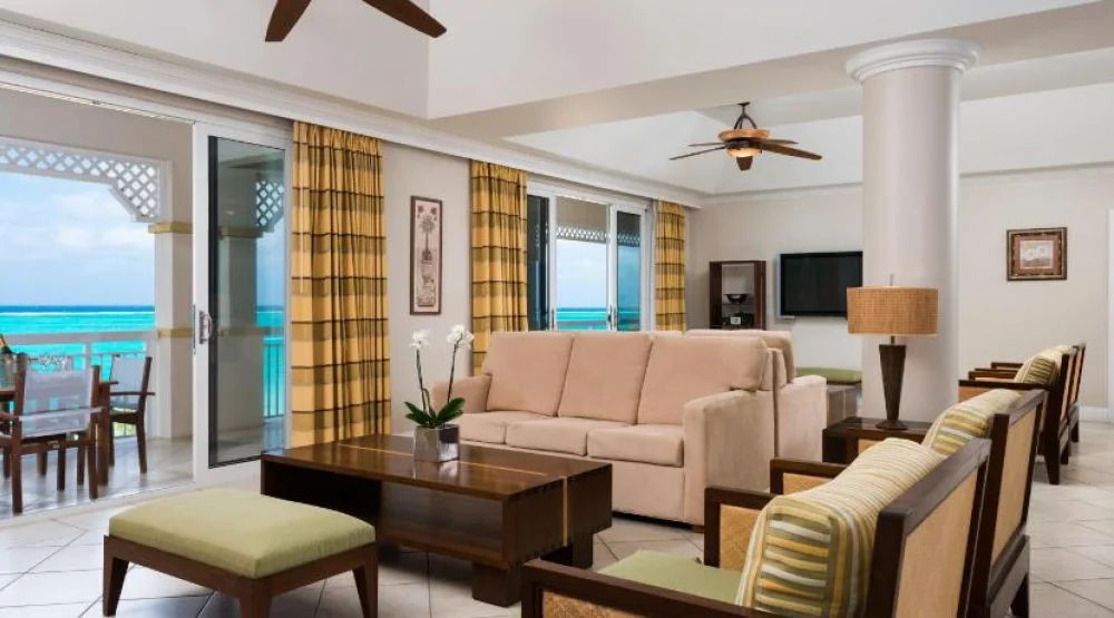 Four Bedroom Oceanfront King Suite at Alexandra Resort