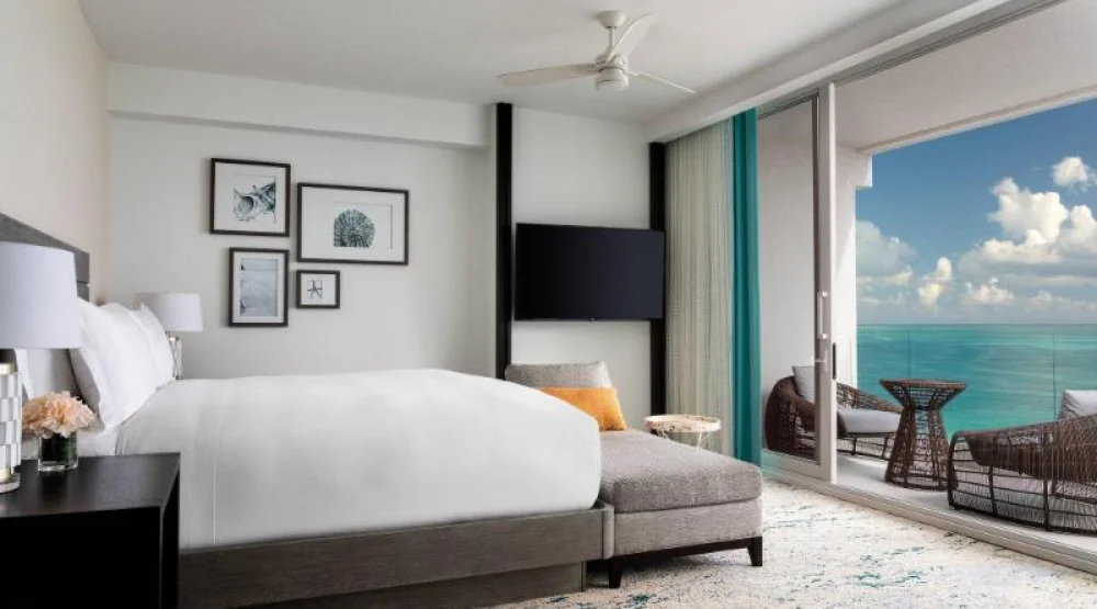 Junior Suite, Suite, One King, Oceanfront, Balcony at The Ritz-Carlton Turks & Caicos
