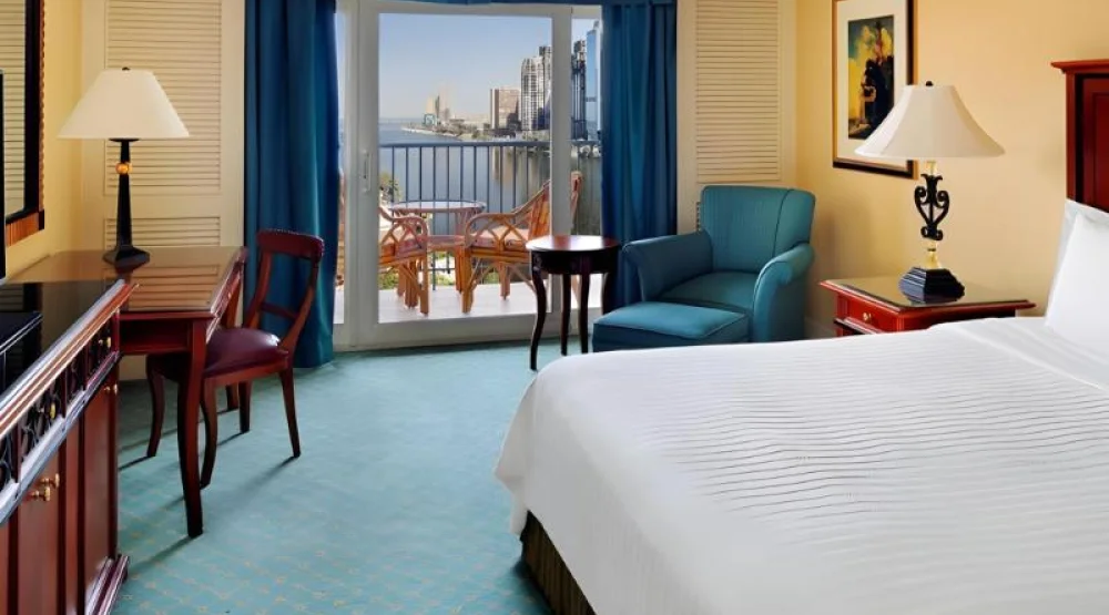 Deluxe Nile View, Guest Room, One King, Balcony at Cairo Marriott Hotel & Omar Khayyam Casino