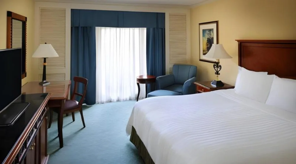 Executive Level, Guest Room, One King, High Floor, Balcony at Cairo Marriott Hotel & Omar Khayyam Casino