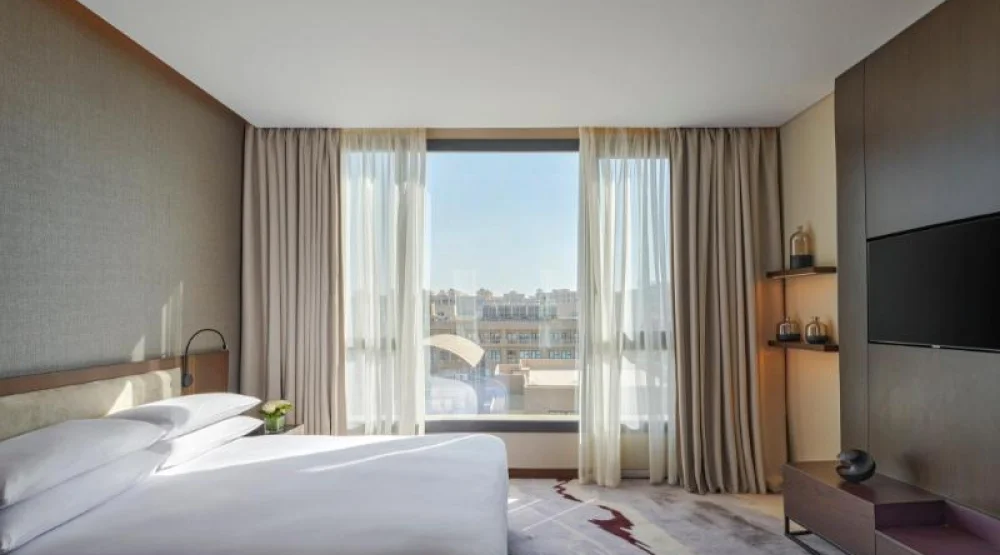 One King Premium Suite Arkan Plaza View at Crowne Plaza West Cairo Arkan