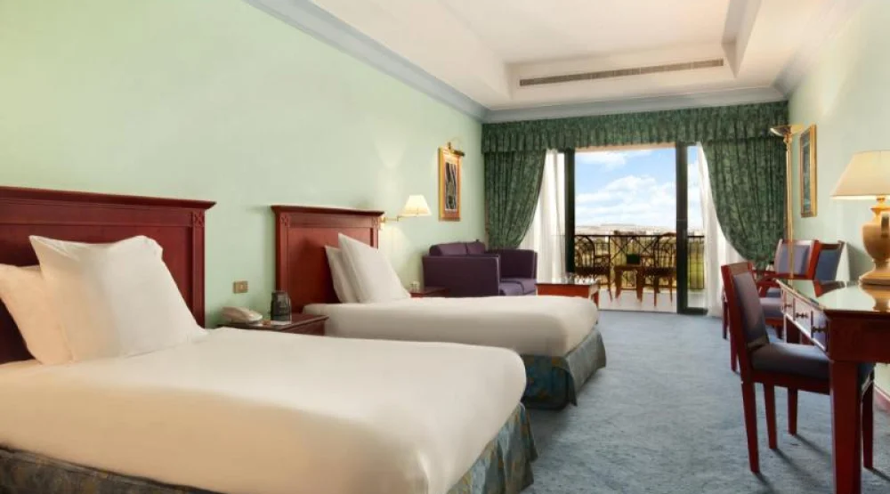 Twin Executive Room at Hilton Pyramids Golf