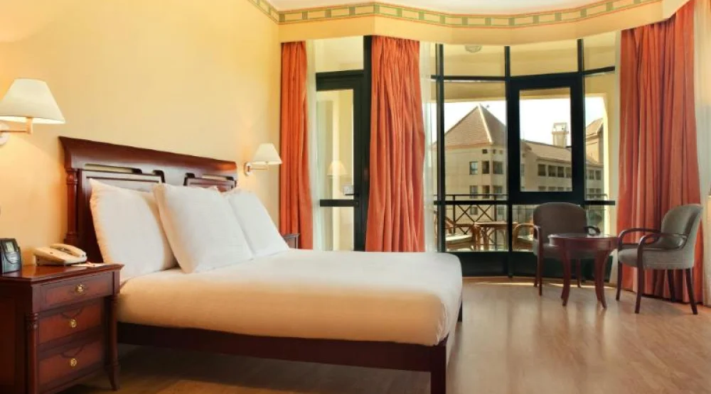 King Deluxe Suite at Hilton Pyramids Golf