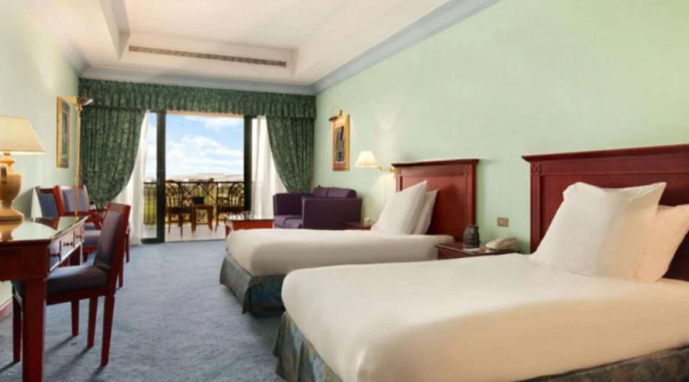 King Deluxe Room at Hilton Pyramids Golf